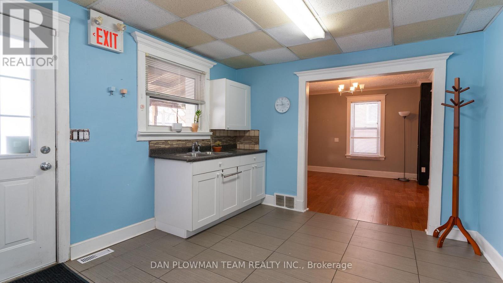 62 Park Road S, Oshawa, ON - Indoor