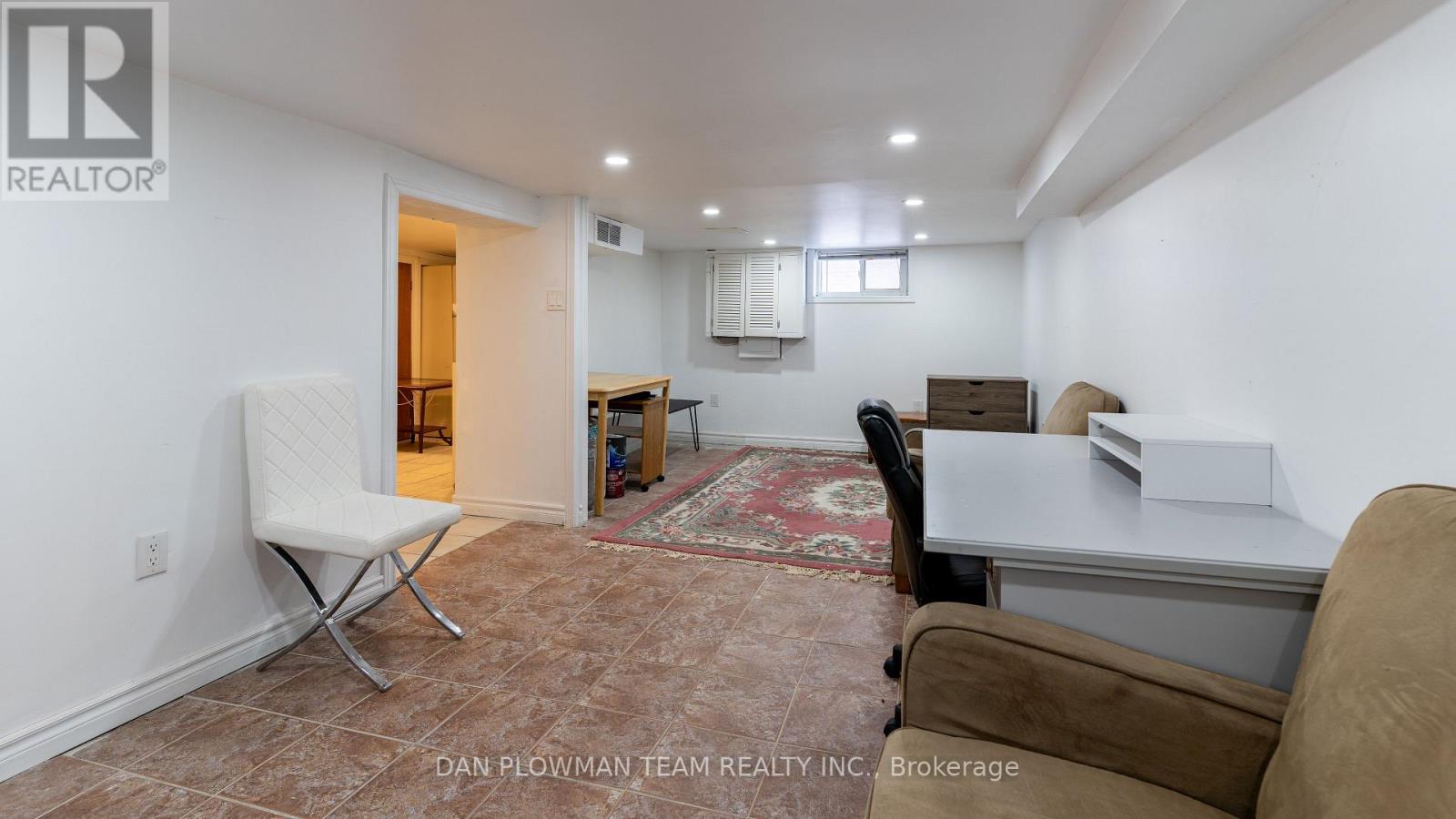 62 Park Road S, Oshawa, ON - Indoor