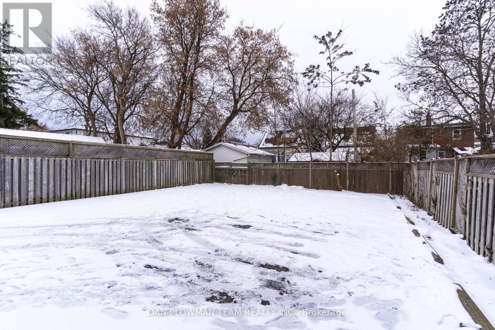 62 Park Road S, Oshawa, ON - Outdoor