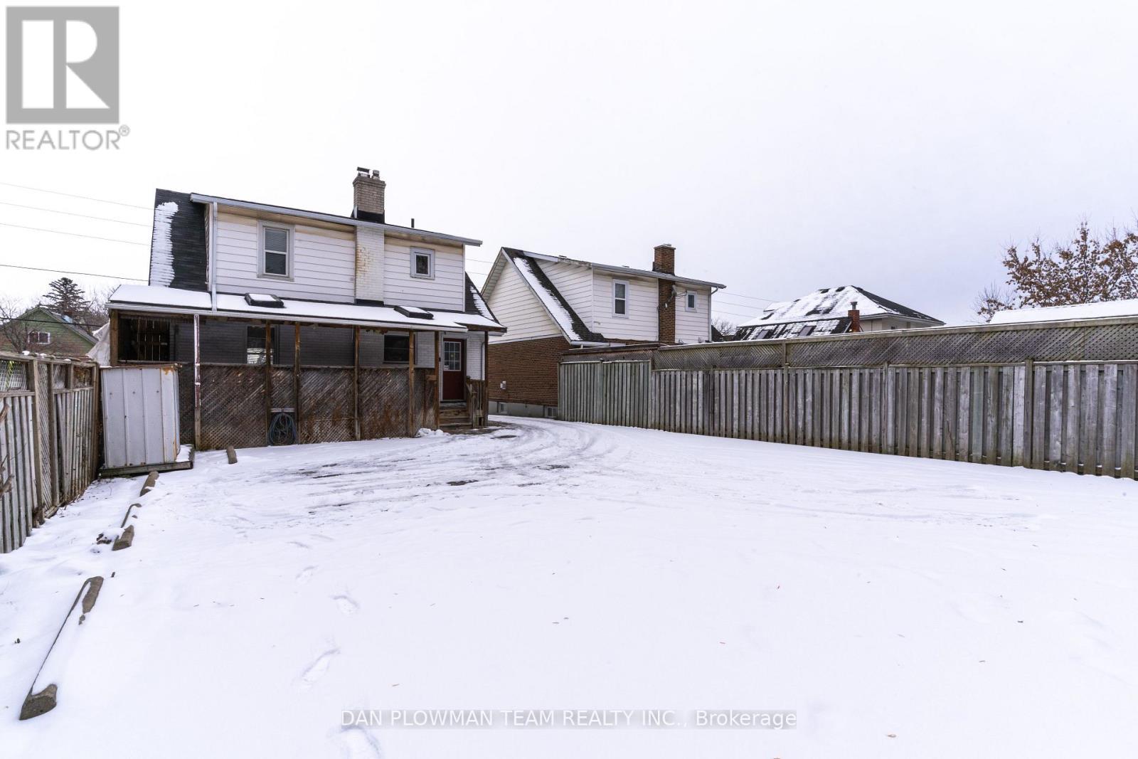 62 Park Road S, Oshawa, ON - Outdoor