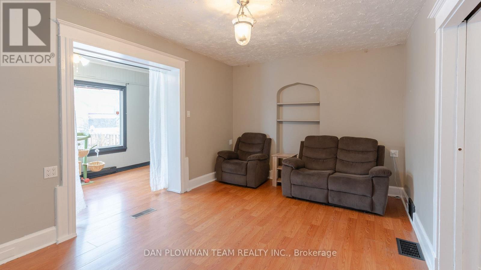 62 Park Road S, Oshawa, ON - Indoor
