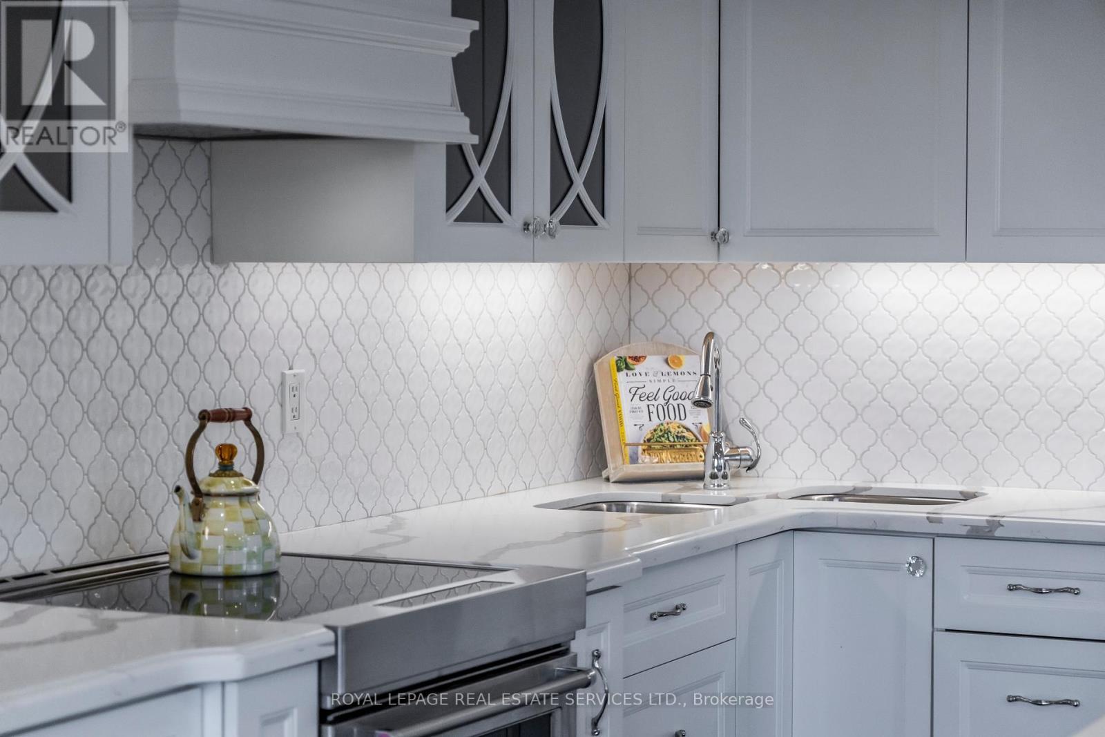 309 - 1 Palace Pier Court, Toronto, ON - Indoor Photo Showing Kitchen With Double Sink