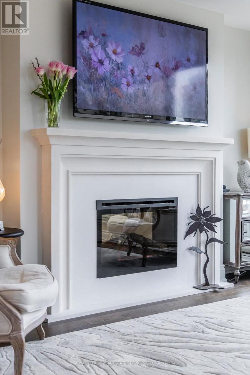 309 - 1 Palace Pier Court, Toronto, ON - Indoor Photo Showing Living Room With Fireplace