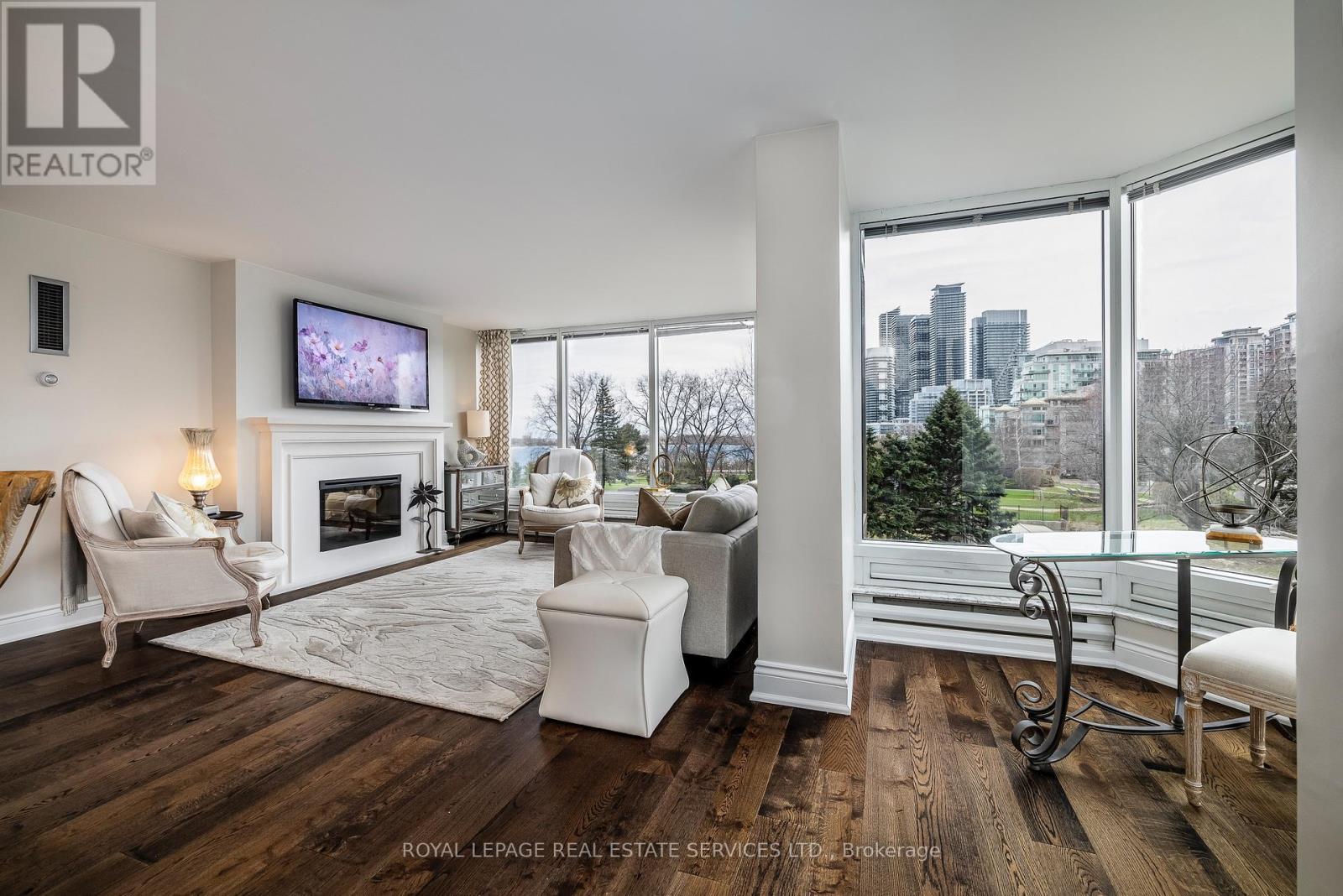309 - 1 Palace Pier Court, Toronto, ON - Indoor Photo Showing Living Room With Fireplace