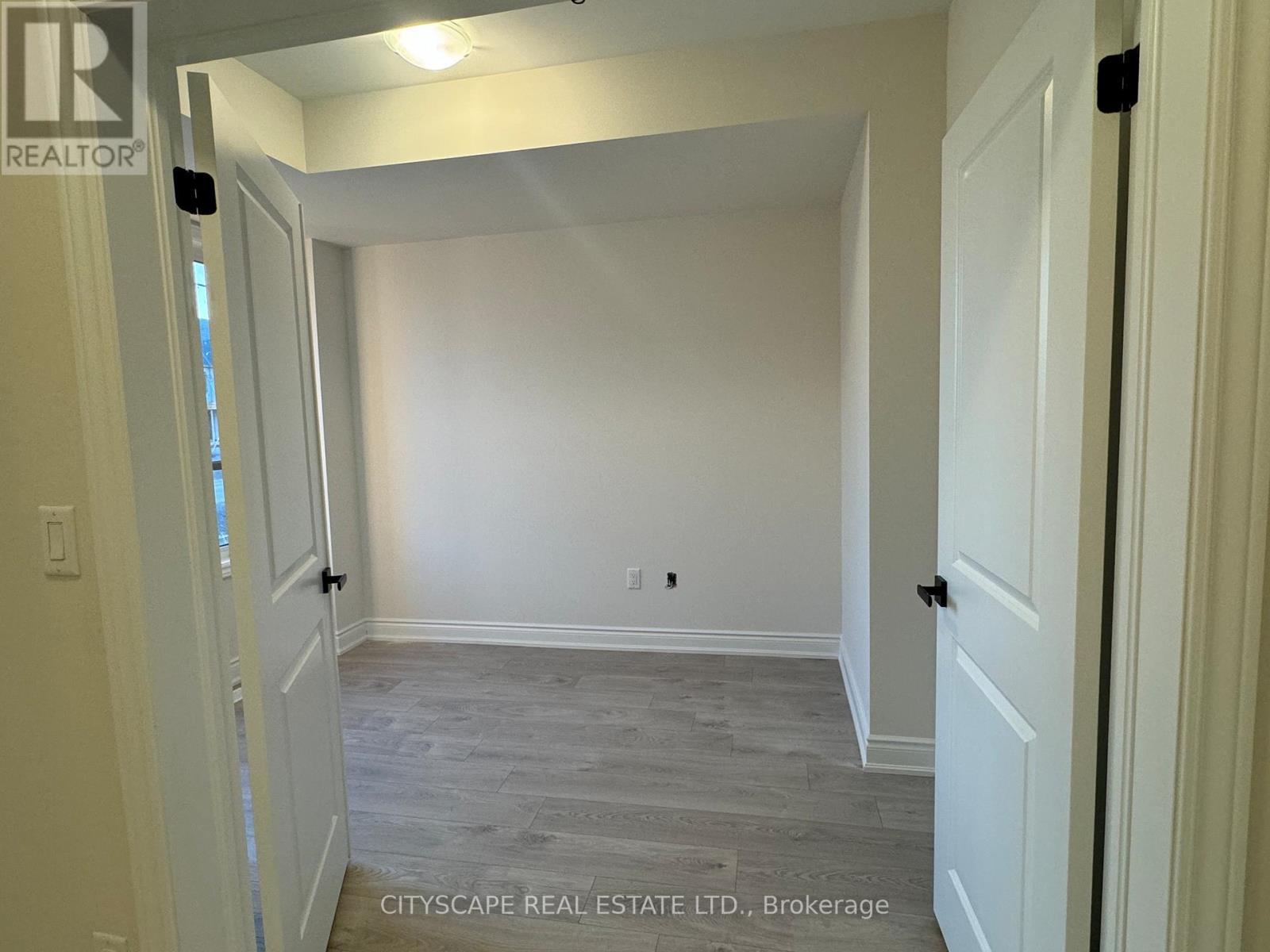 3259 Sixth Line, Oakville, ON - Indoor Photo Showing Other Room