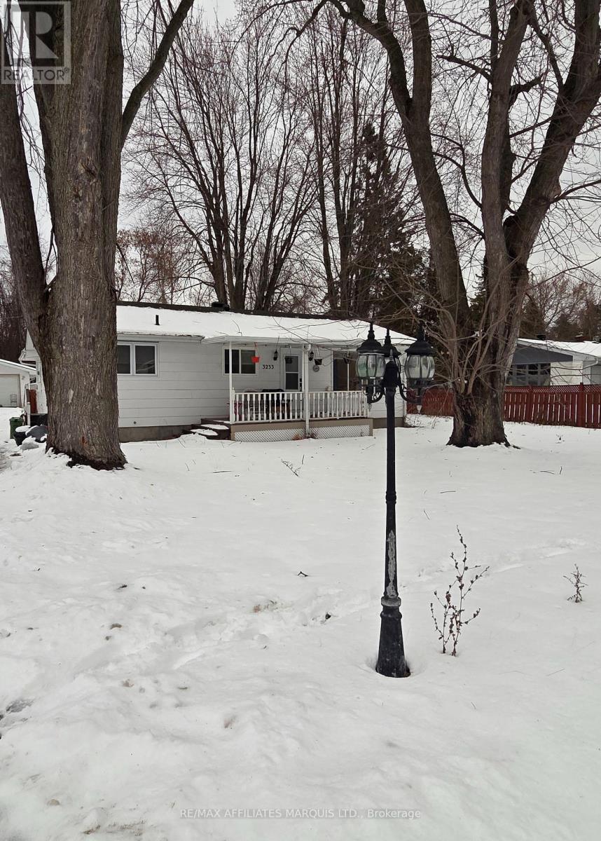 3233 Richmond Drive, Cornwall, ON - Outdoor