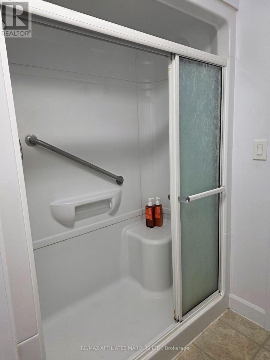 3233 Richmond Drive, Cornwall, ON - Indoor Photo Showing Bathroom