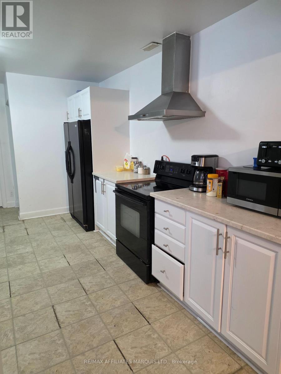 3233 Richmond Drive, Cornwall, ON - Indoor Photo Showing Kitchen