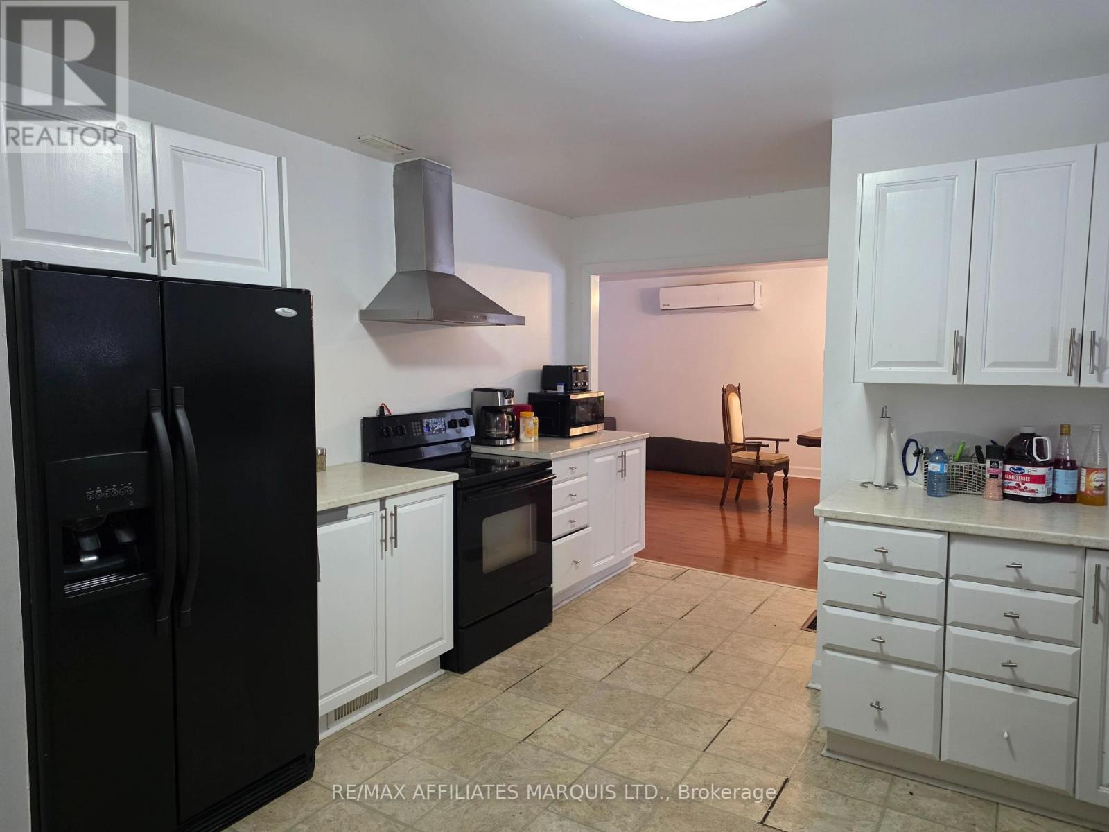 3233 Richmond Drive, Cornwall, ON - Indoor Photo Showing Kitchen