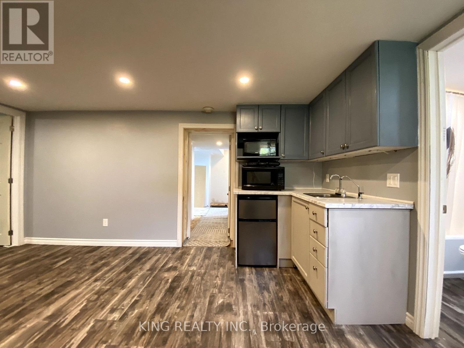 16605 Jane Street, King, ON - Indoor Photo Showing Kitchen