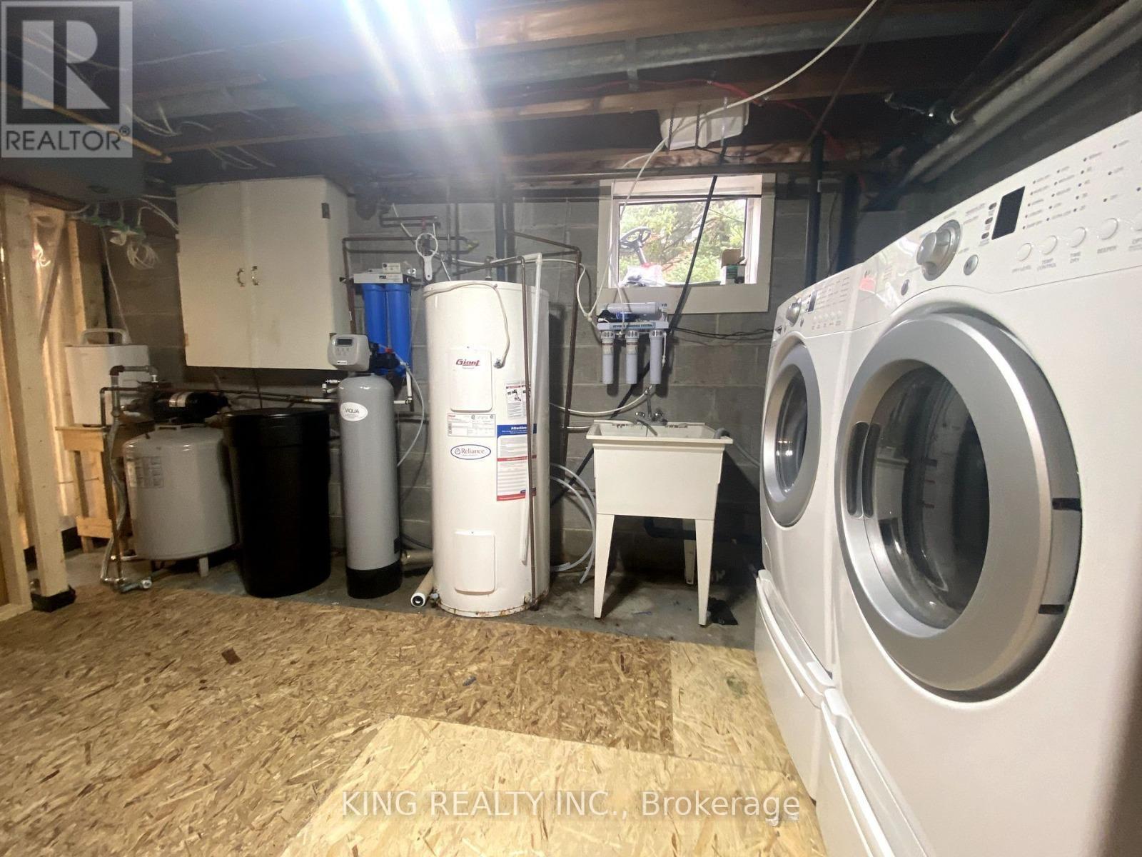 16605 Jane Street, King, ON - Indoor Photo Showing Laundry Room