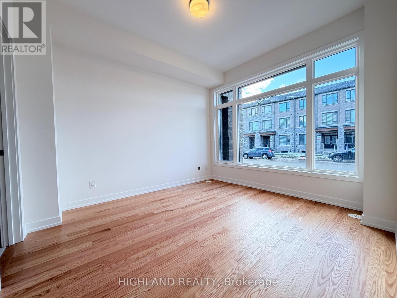 1126 Wheat Boom Drive, Oakville, ON - Indoor Photo Showing Other Room