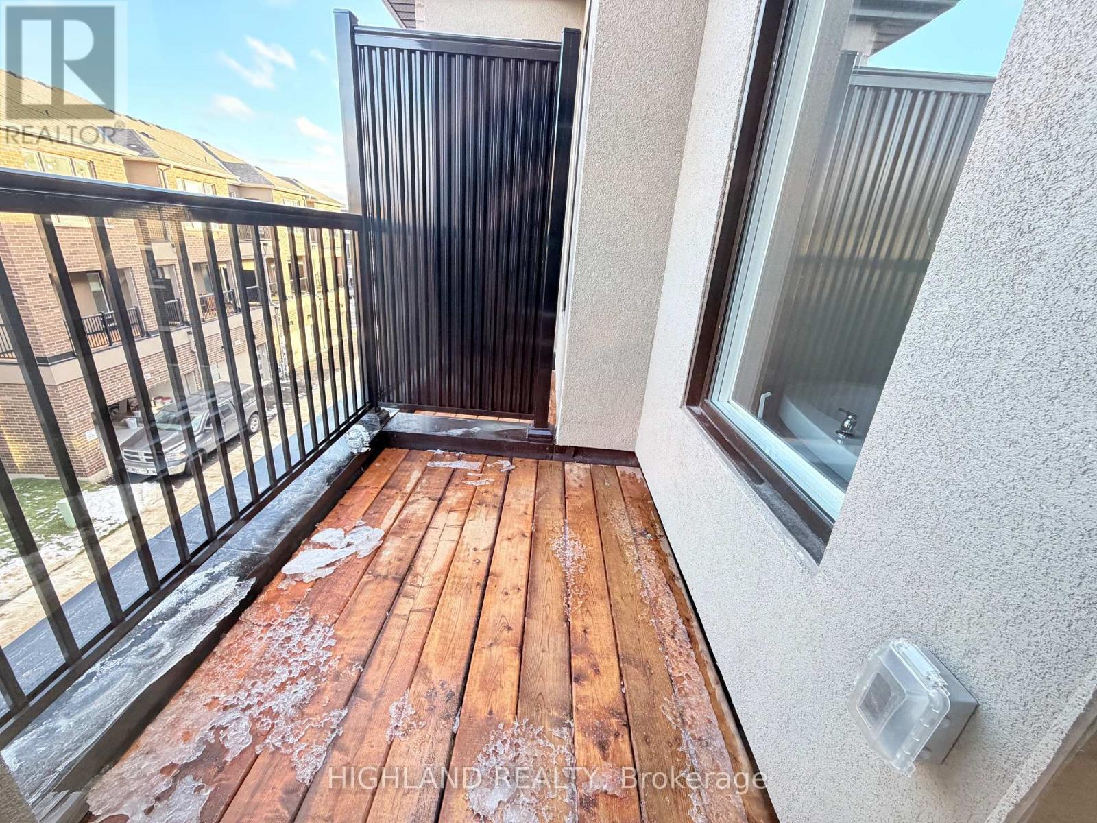 1126 Wheat Boom Drive, Oakville, ON - Outdoor