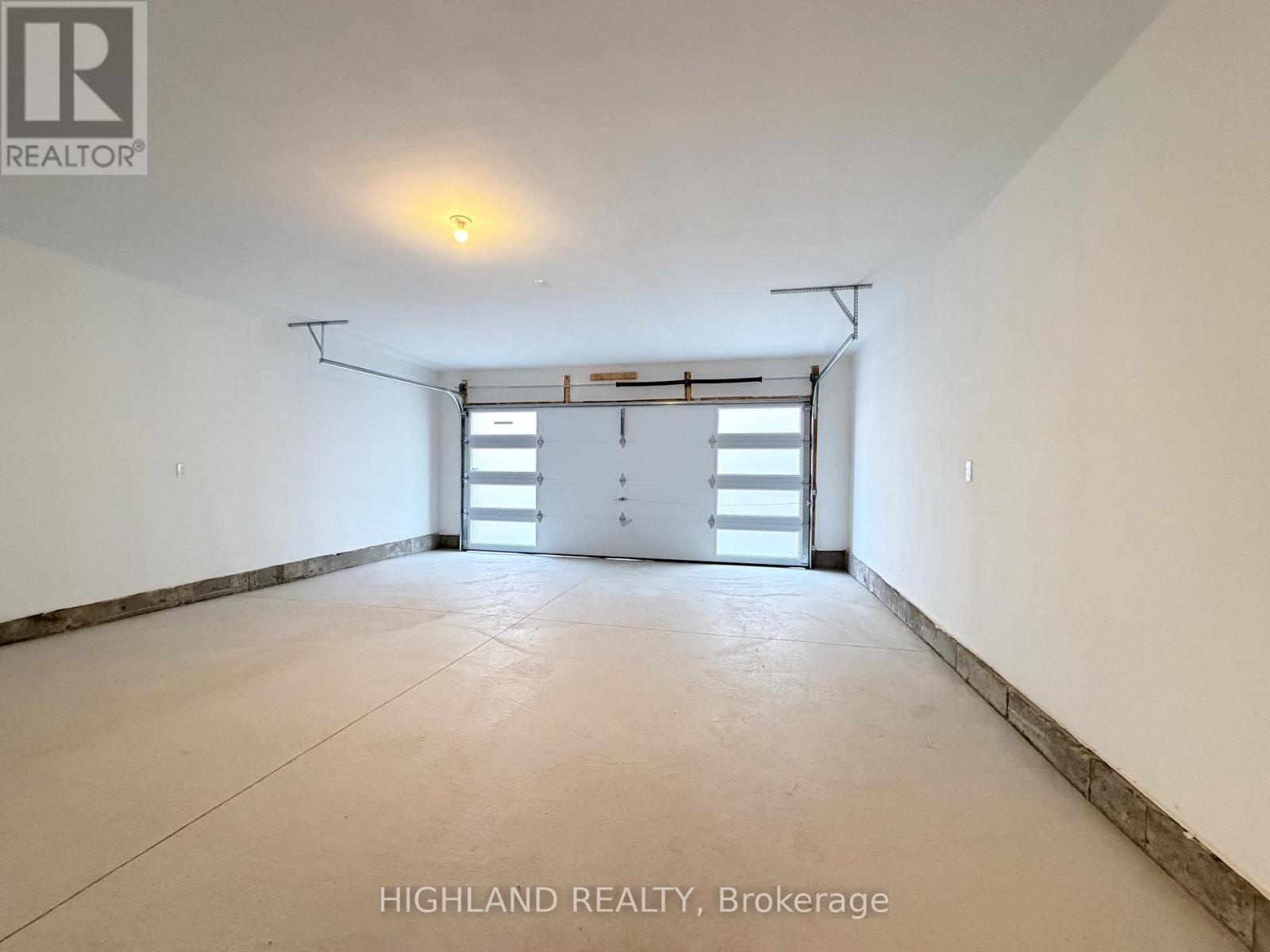 1126 Wheat Boom Drive, Oakville, ON - Indoor Photo Showing Garage