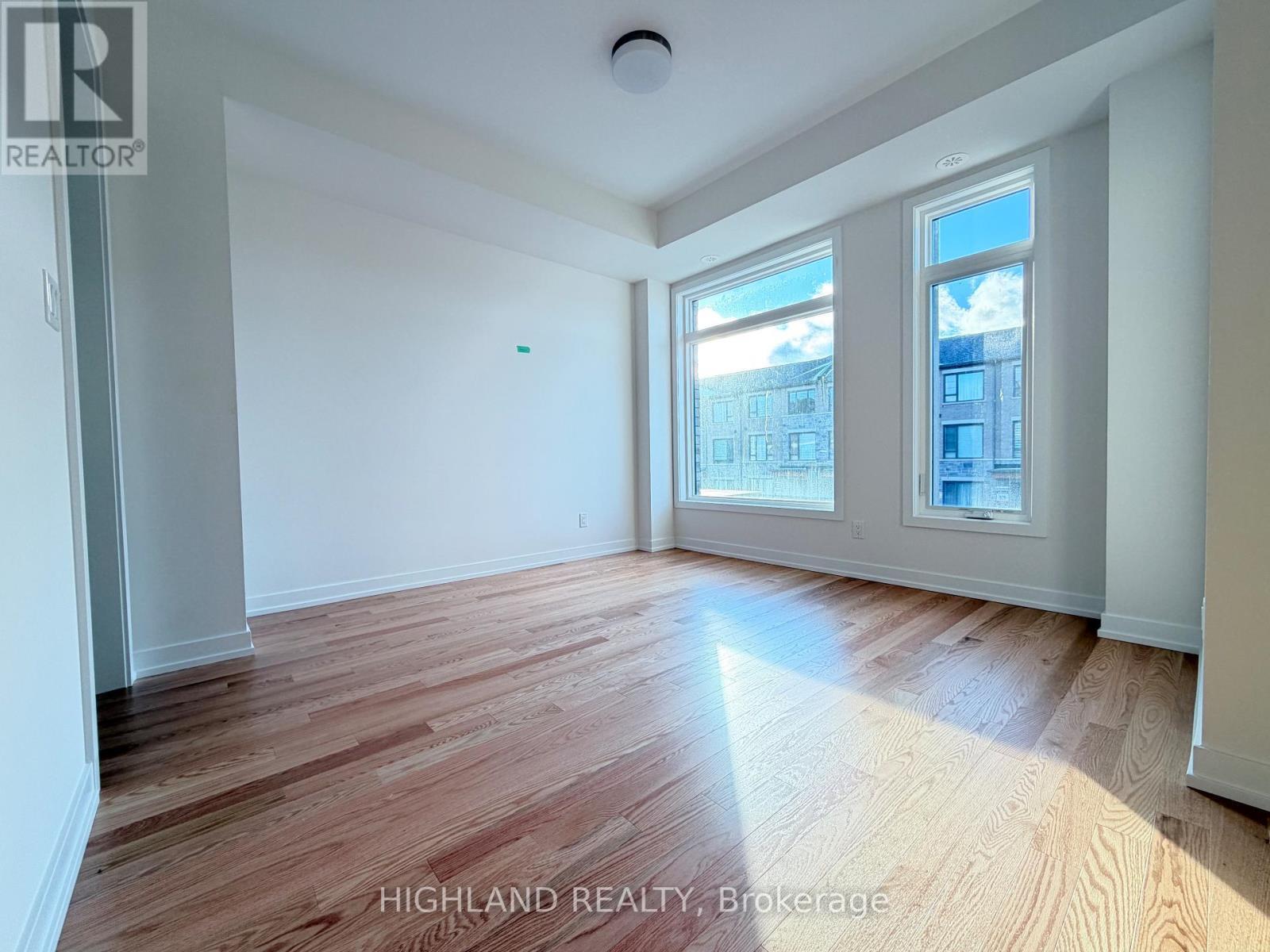 1126 Wheat Boom Drive, Oakville, ON - Indoor Photo Showing Other Room