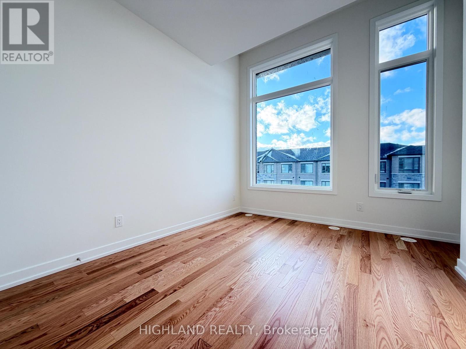 1126 Wheat Boom Drive, Oakville, ON - Indoor Photo Showing Other Room