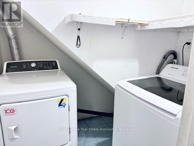 130 Kingswood Drive, Brampton, ON - Indoor Photo Showing Laundry Room