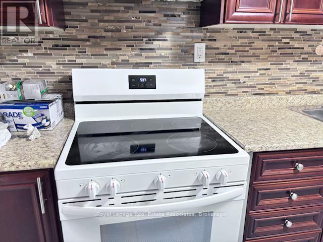 130 Kingswood Drive, Brampton, ON - Indoor Photo Showing Kitchen