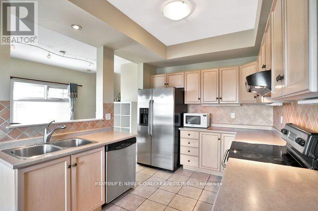 21 - 232 Stonehenge Drive, Hamilton, ON - Indoor Photo Showing Kitchen With Double Sink