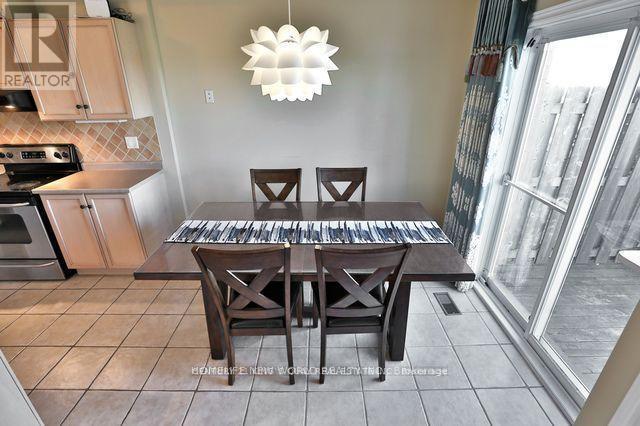 21 - 232 Stonehenge Drive, Hamilton, ON - Indoor Photo Showing Dining Room