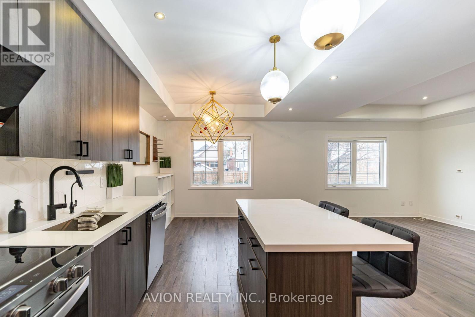 1 - 21 Forbes Avenue, Toronto, ON - Indoor Photo Showing Kitchen With Upgraded Kitchen