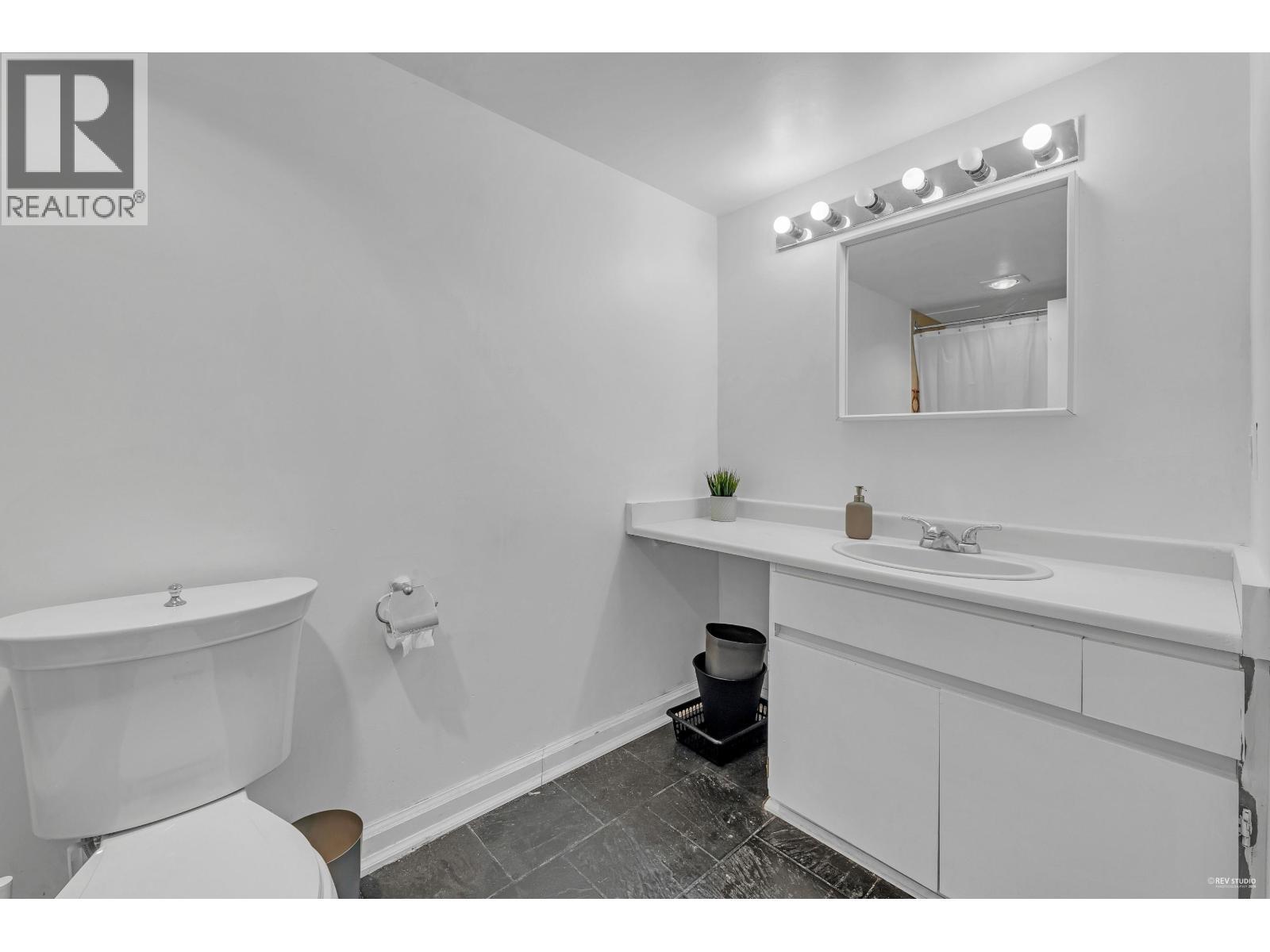 308 601 North Road, Coquitlam, BC - Indoor Photo Showing Bathroom