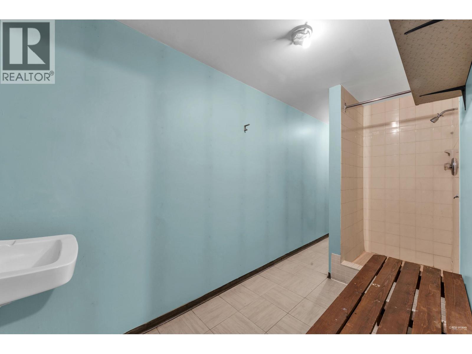 308 601 North Road, Coquitlam, BC - Indoor