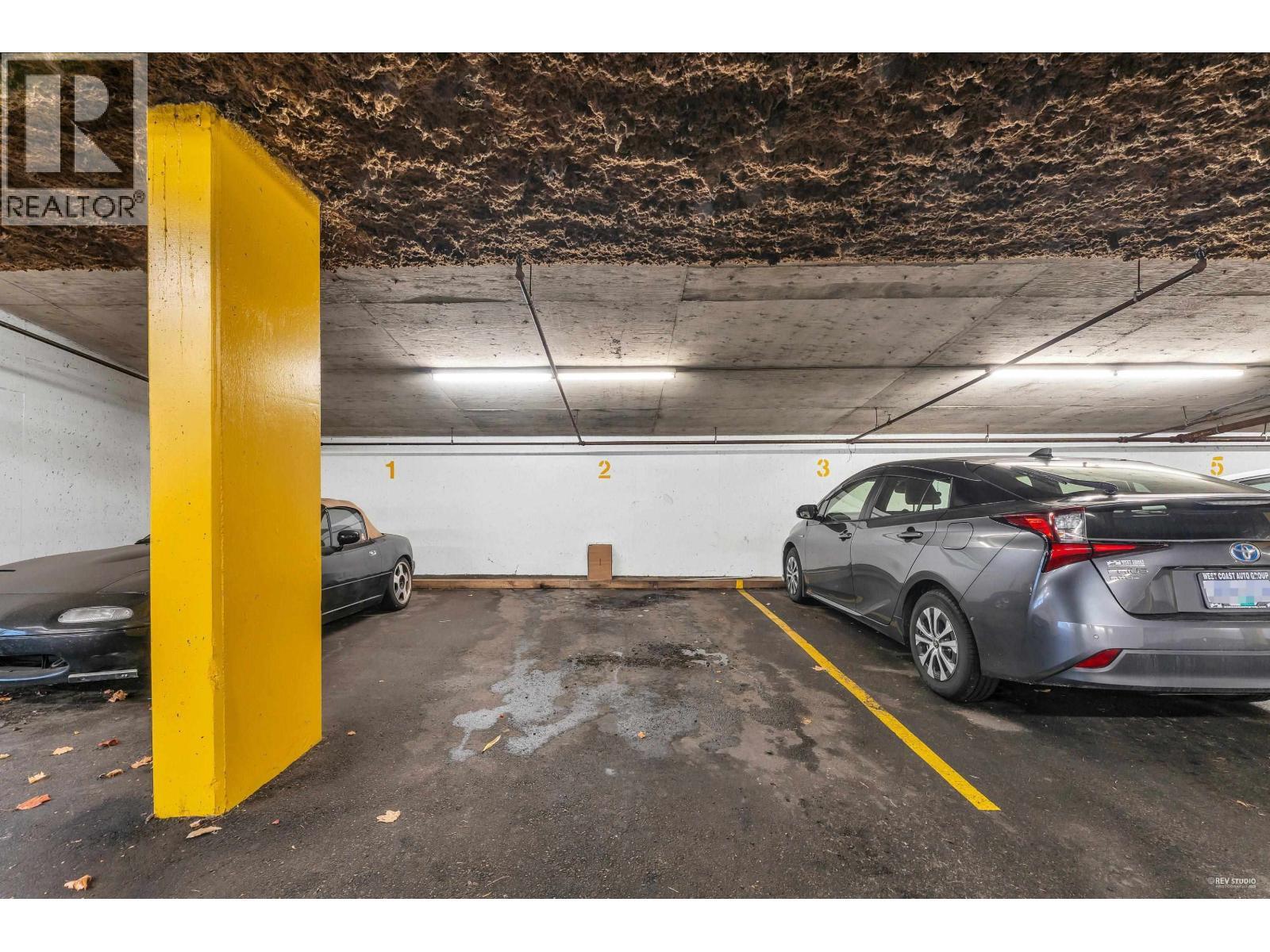 308 601 North Road, Coquitlam, BC - Indoor Photo Showing Garage