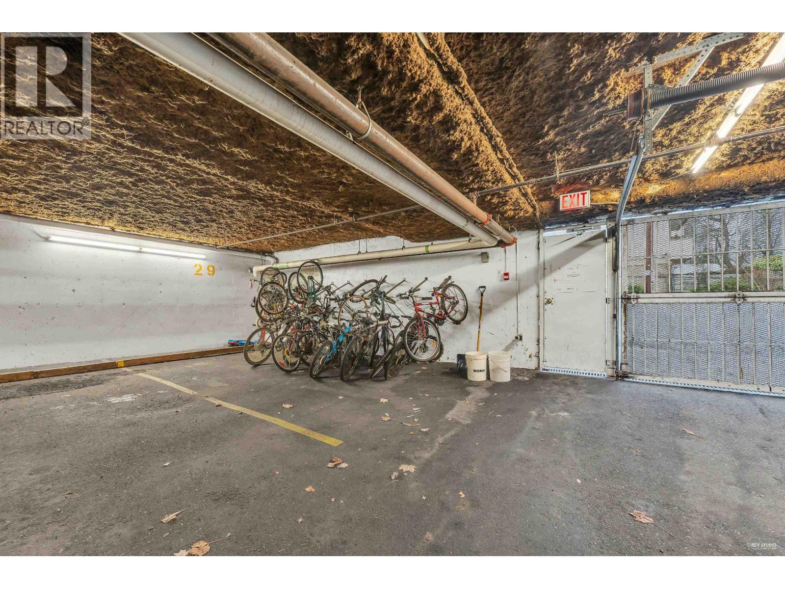 308 601 North Road, Coquitlam, BC - Indoor Photo Showing Garage