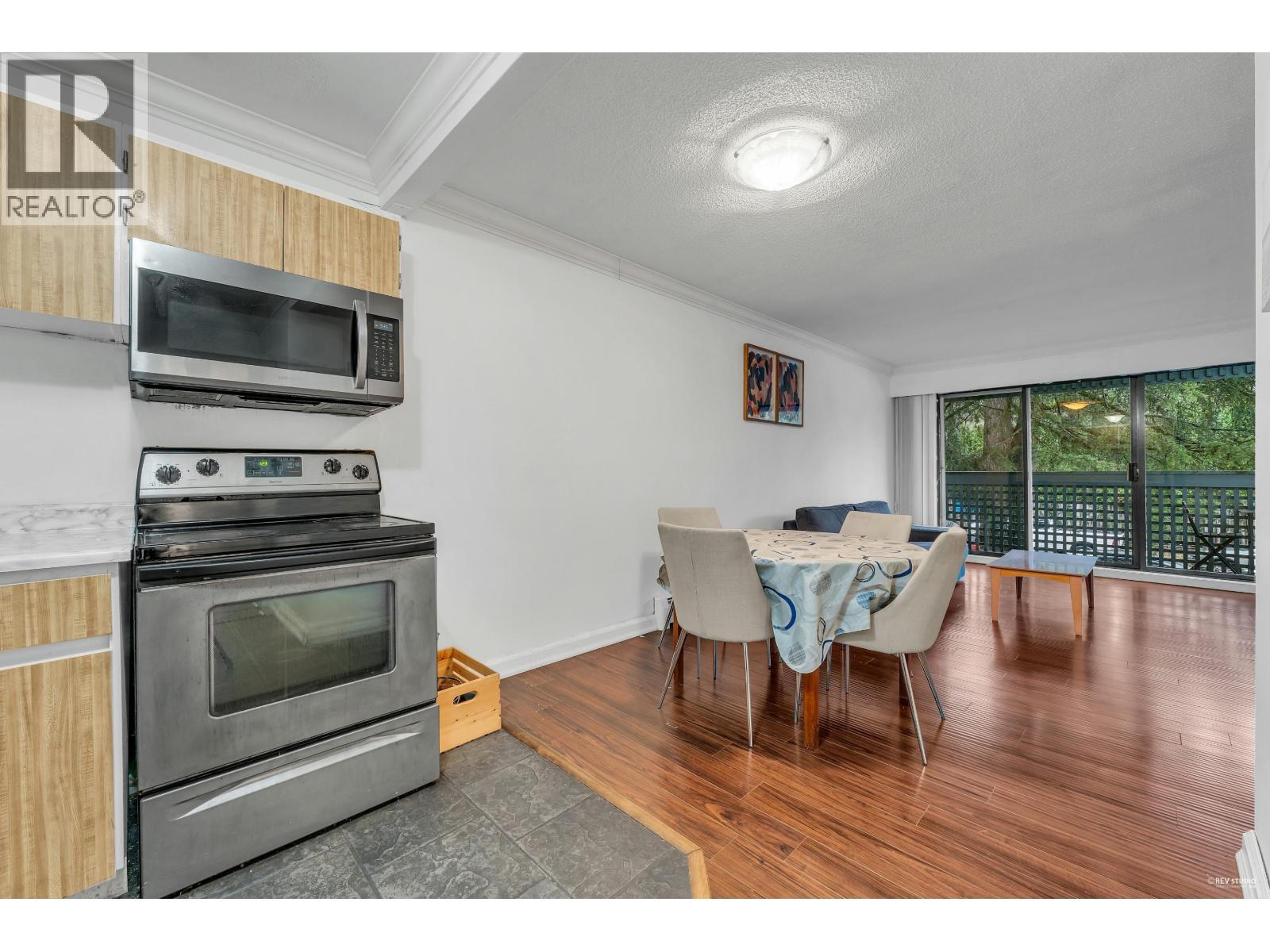 308 601 North Road, Coquitlam, BC - Indoor