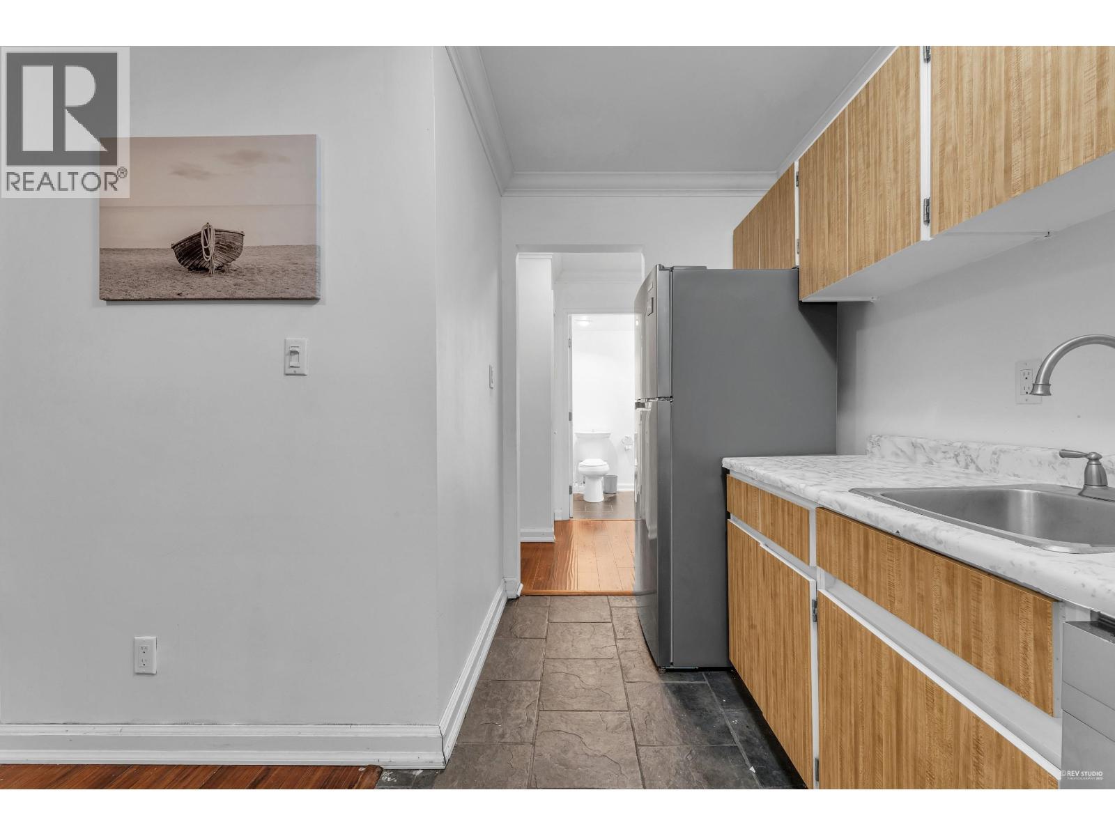 308 601 North Road, Coquitlam, BC - Indoor Photo Showing Kitchen