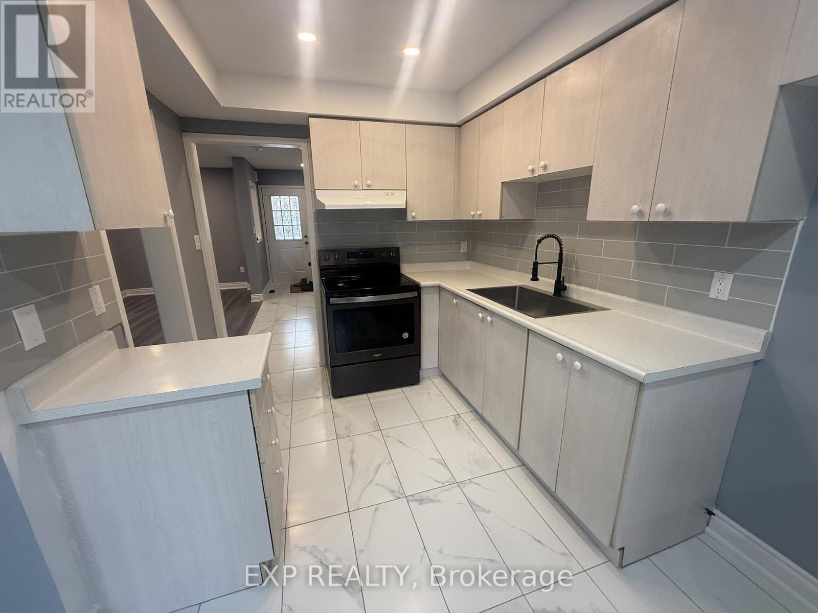 129 Lent Crescent, Brampton, ON - Indoor Photo Showing Kitchen