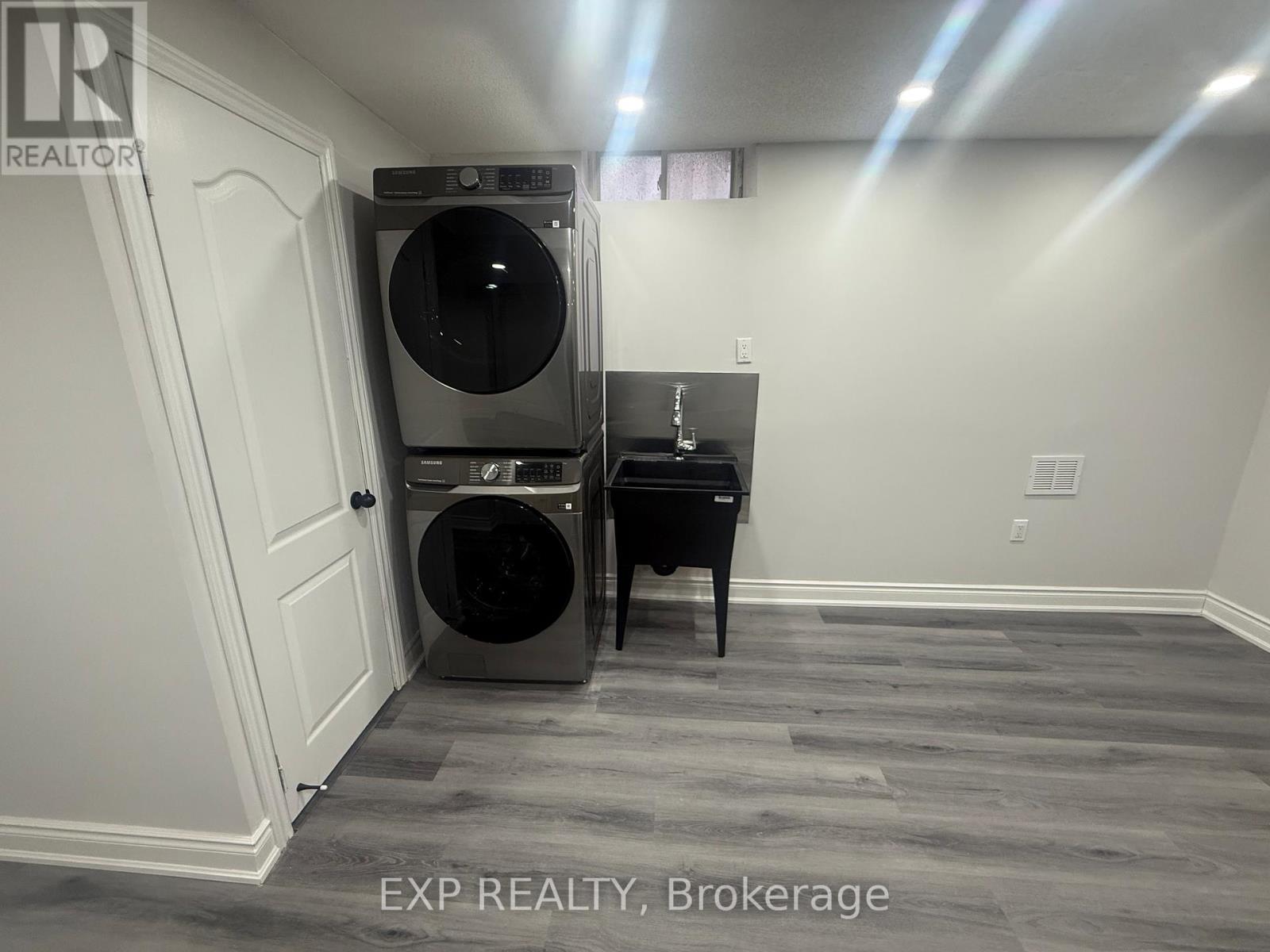129 Lent Crescent, Brampton, ON - Indoor Photo Showing Laundry Room