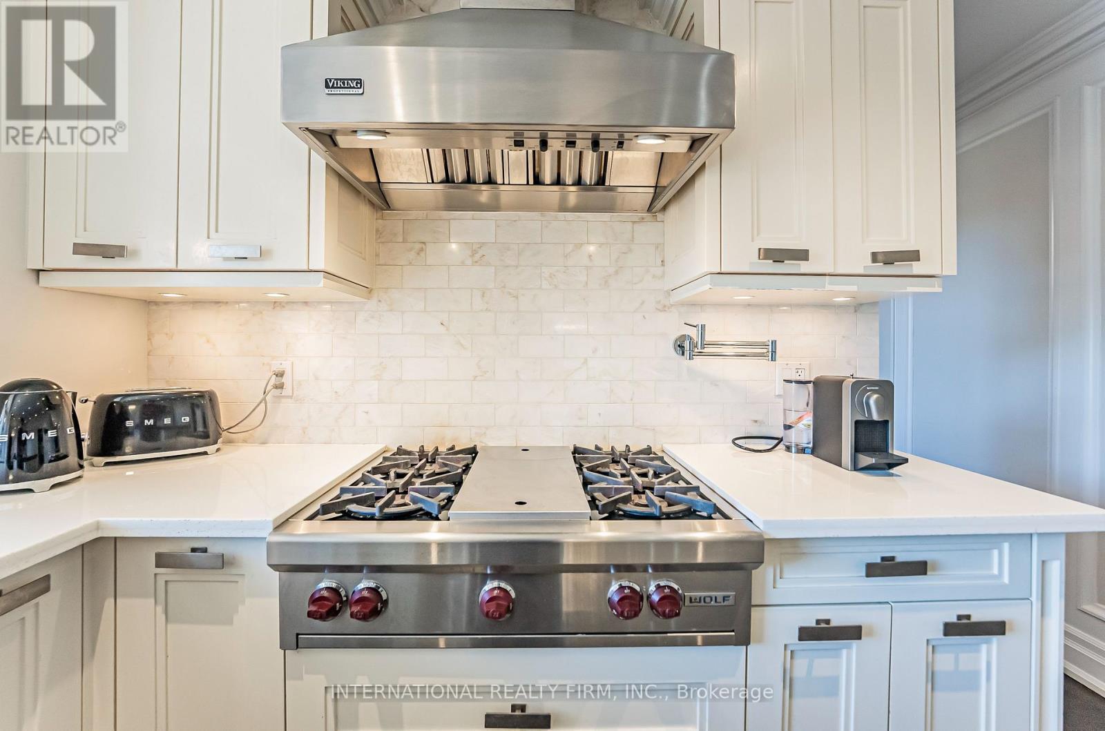 6 Penwood Crescent, Toronto, ON - Indoor Photo Showing Kitchen