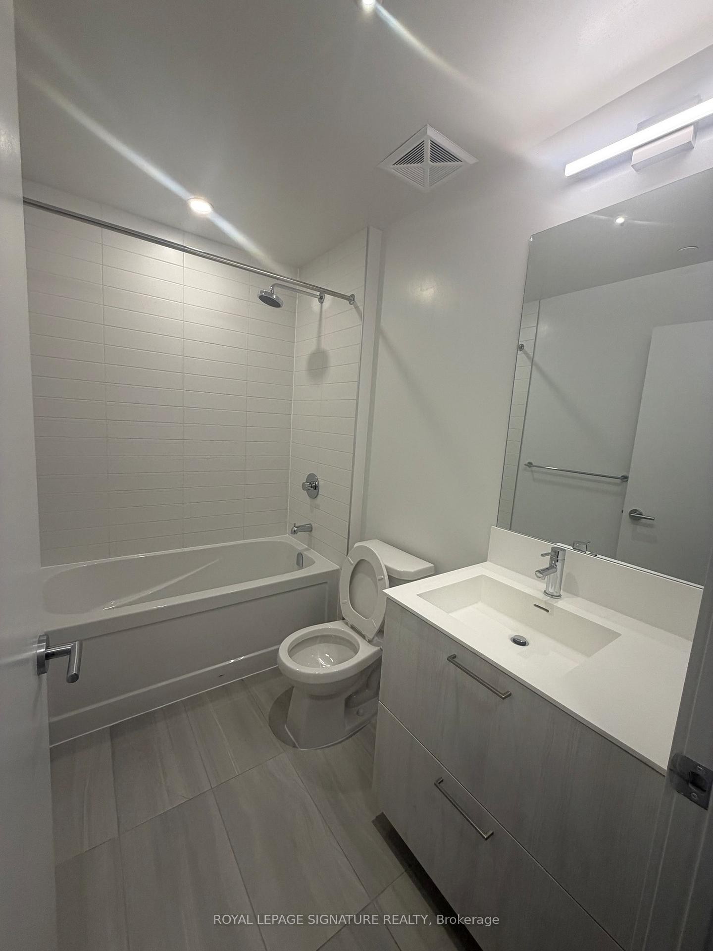 101-40 Lagerfeld Drive, Brampton, ON - Indoor Photo Showing Bathroom