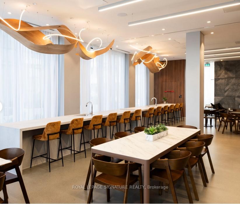 101-40 Lagerfeld Drive, Brampton, ON - Indoor Photo Showing Dining Room