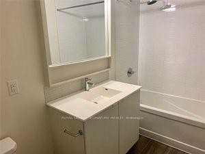 1608-40 Lagerfeld Drive, Brampton, ON - Indoor Photo Showing Bathroom