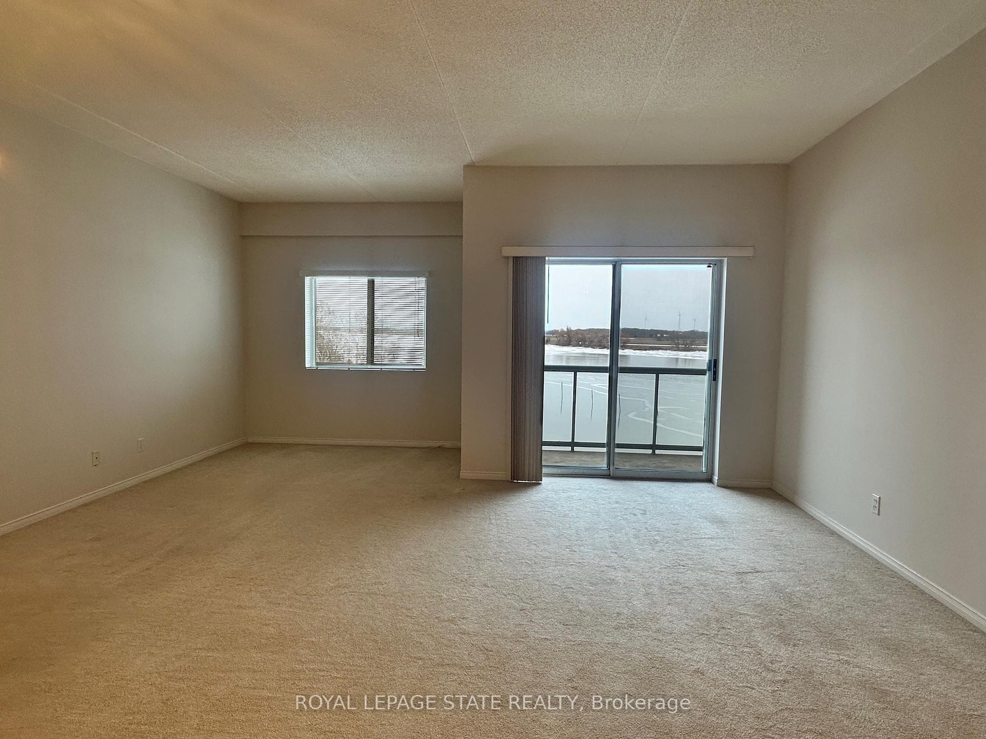 309-210 Main Street E, Haldimand, ON - Indoor Photo Showing Other Room