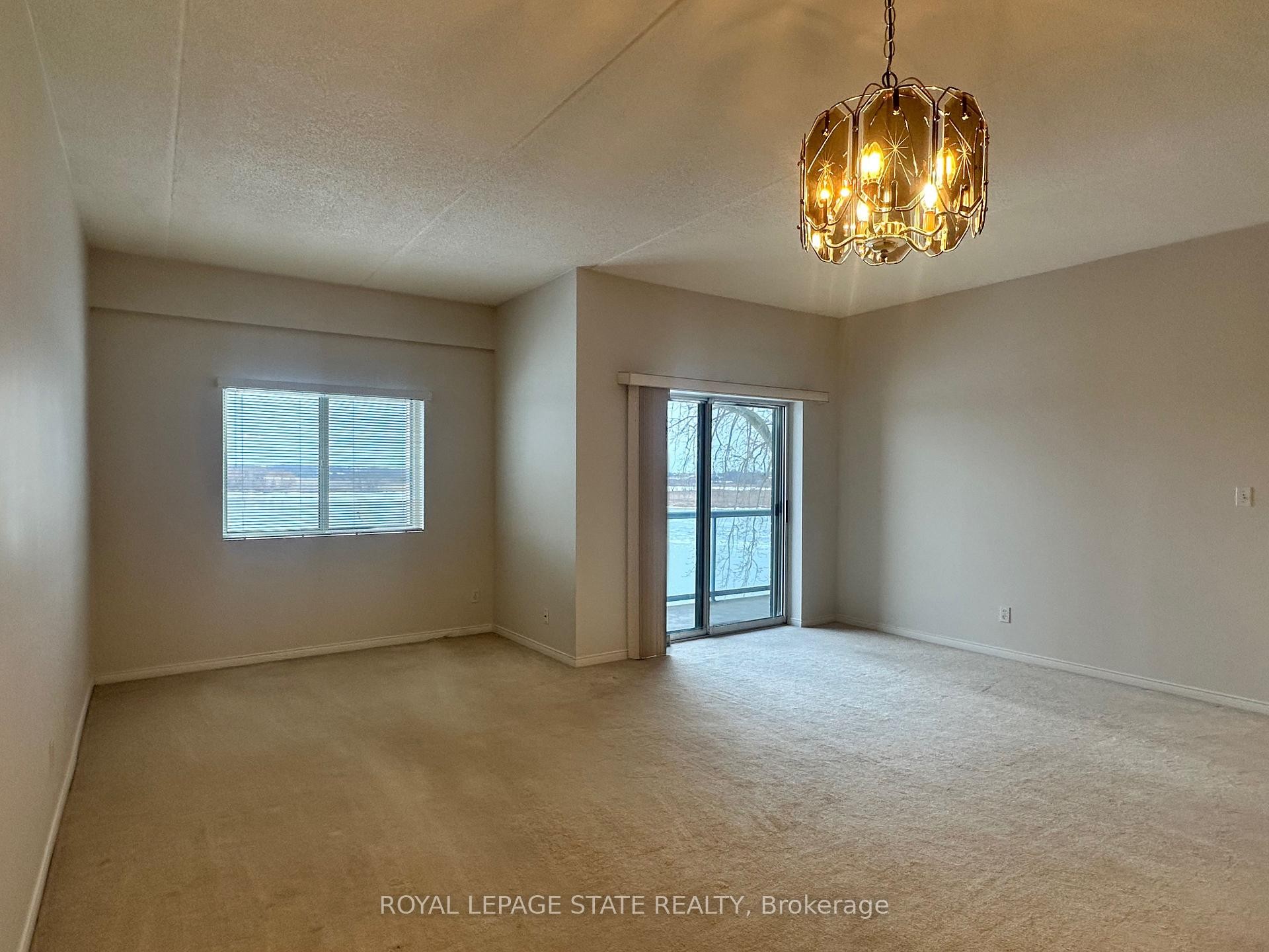 309-210 Main Street E, Haldimand, ON - Indoor Photo Showing Other Room