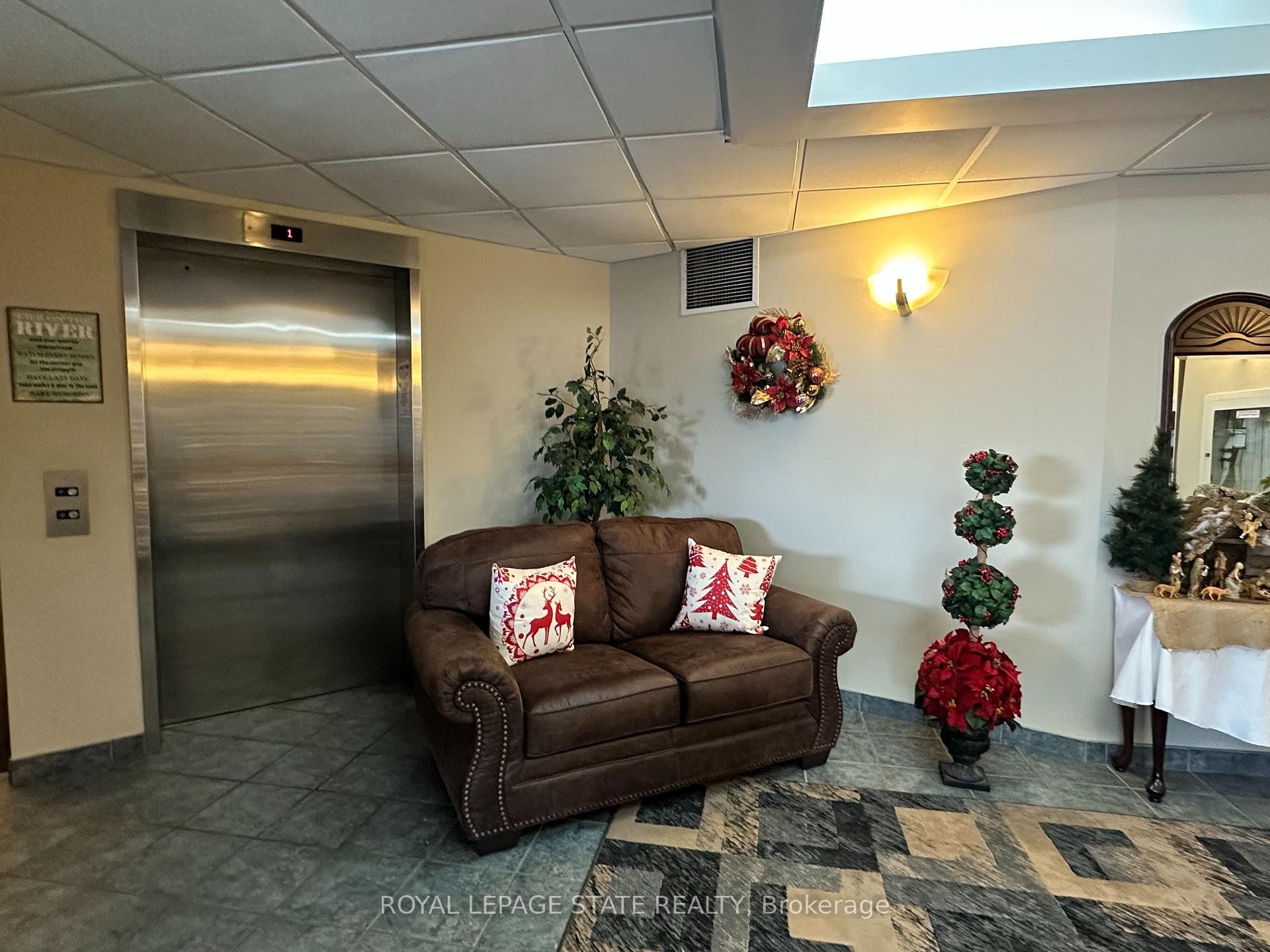 309-210 Main Street E, Haldimand, ON - Indoor Photo Showing Other Room