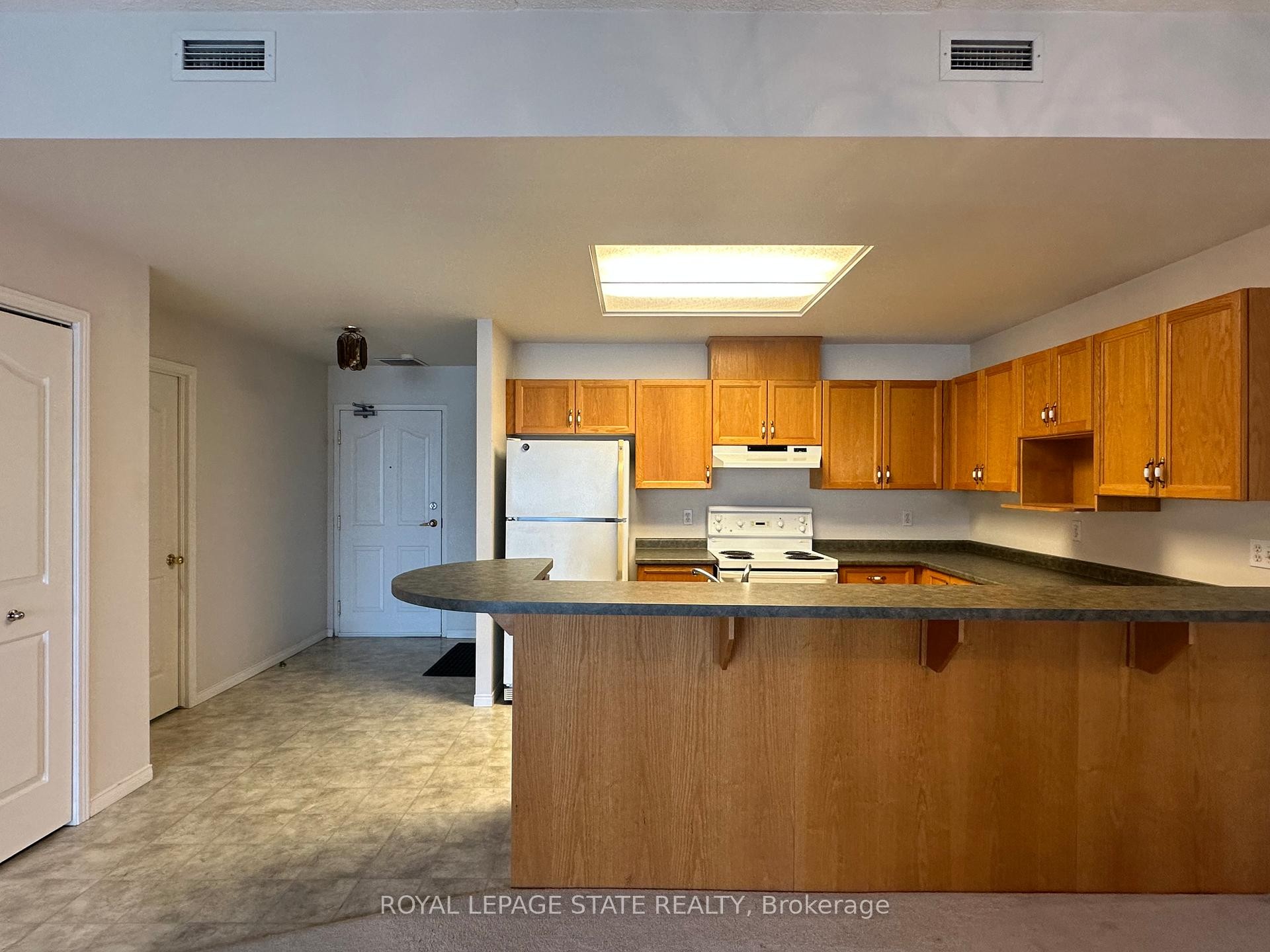 309-210 Main Street E, Haldimand, ON - Indoor Photo Showing Kitchen