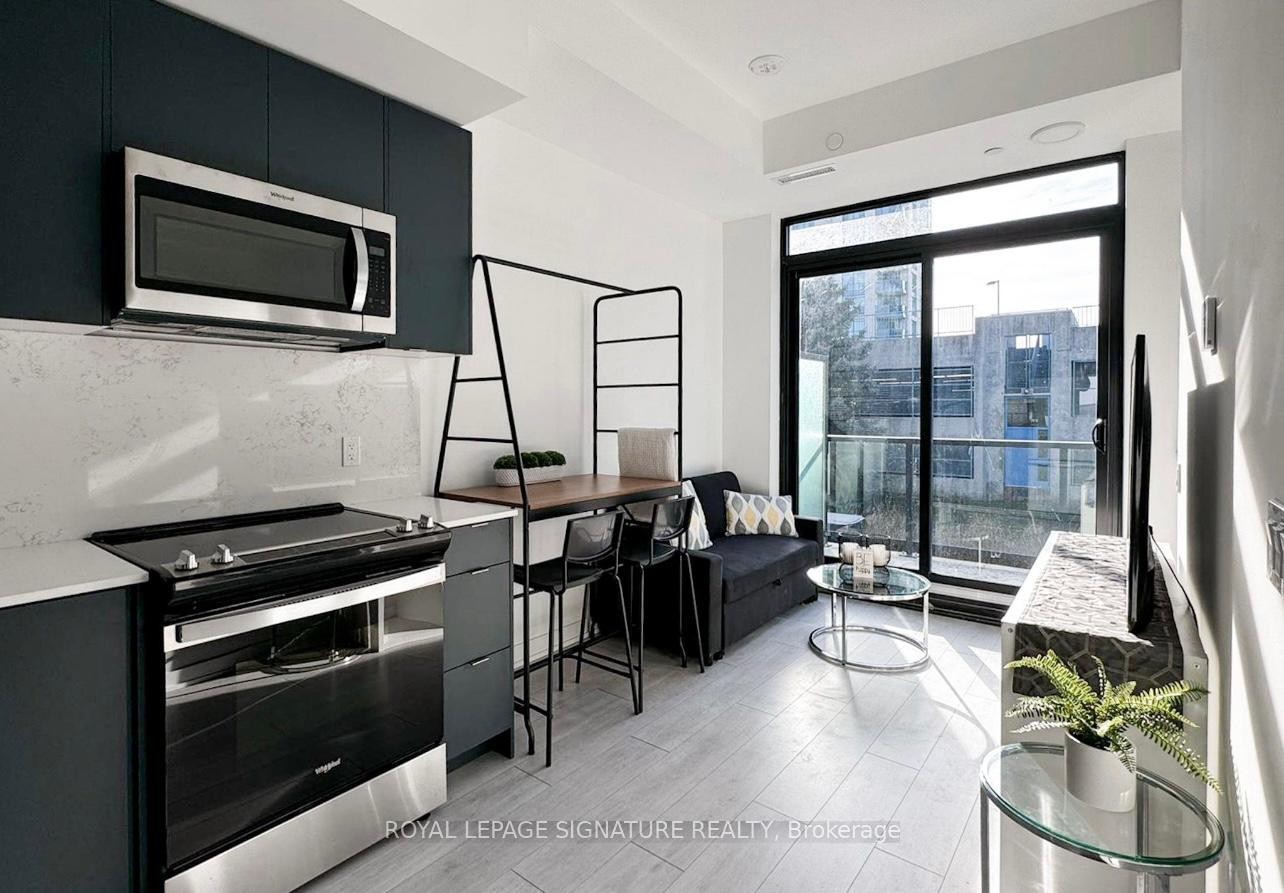 188 F-1608 Charles Street W, Whitby, ON - Indoor