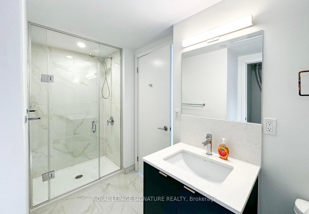 188 F-1608 Charles Street W, Whitby, ON - Indoor Photo Showing Bathroom