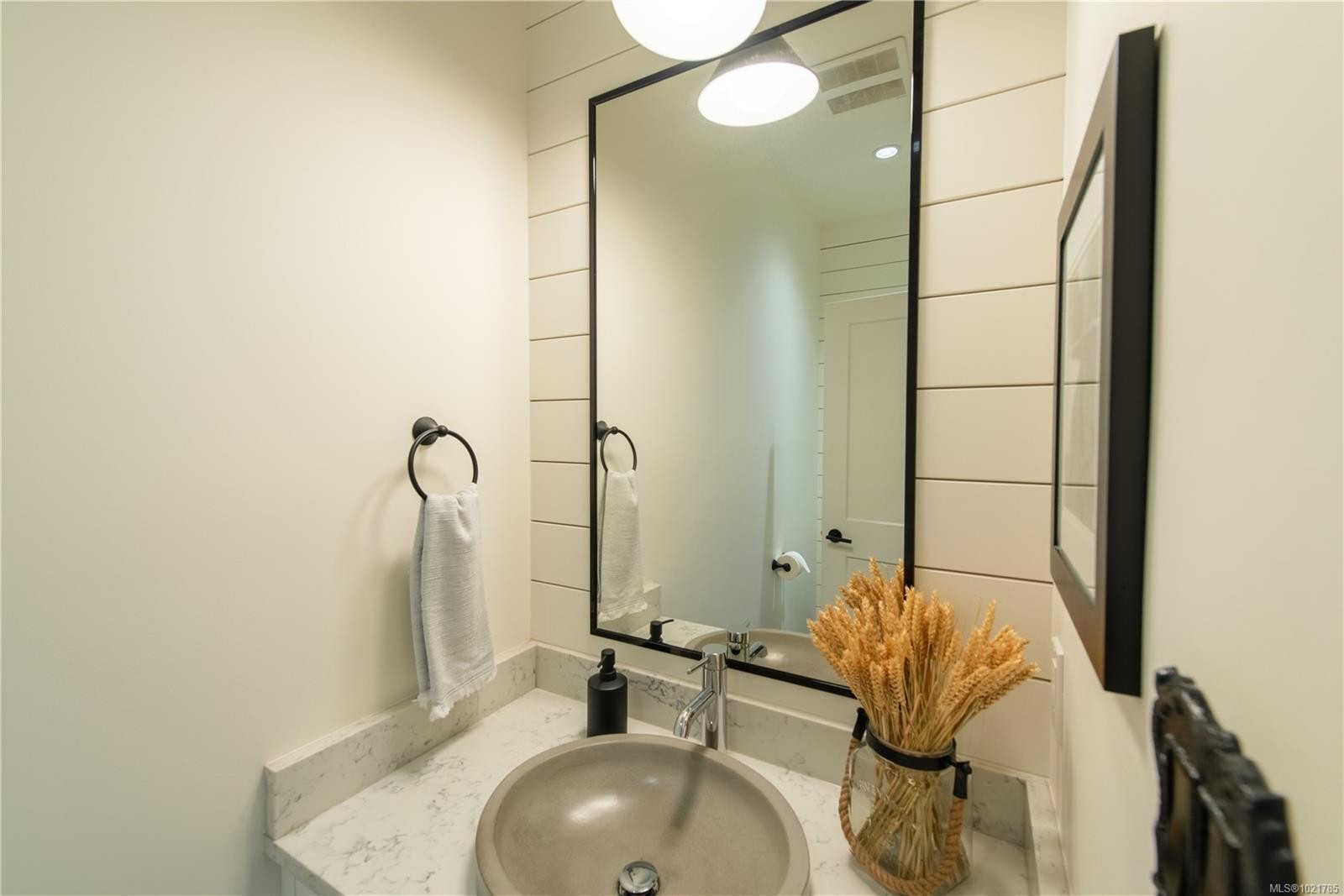 17 Jedstone Pl, View Royal, BC