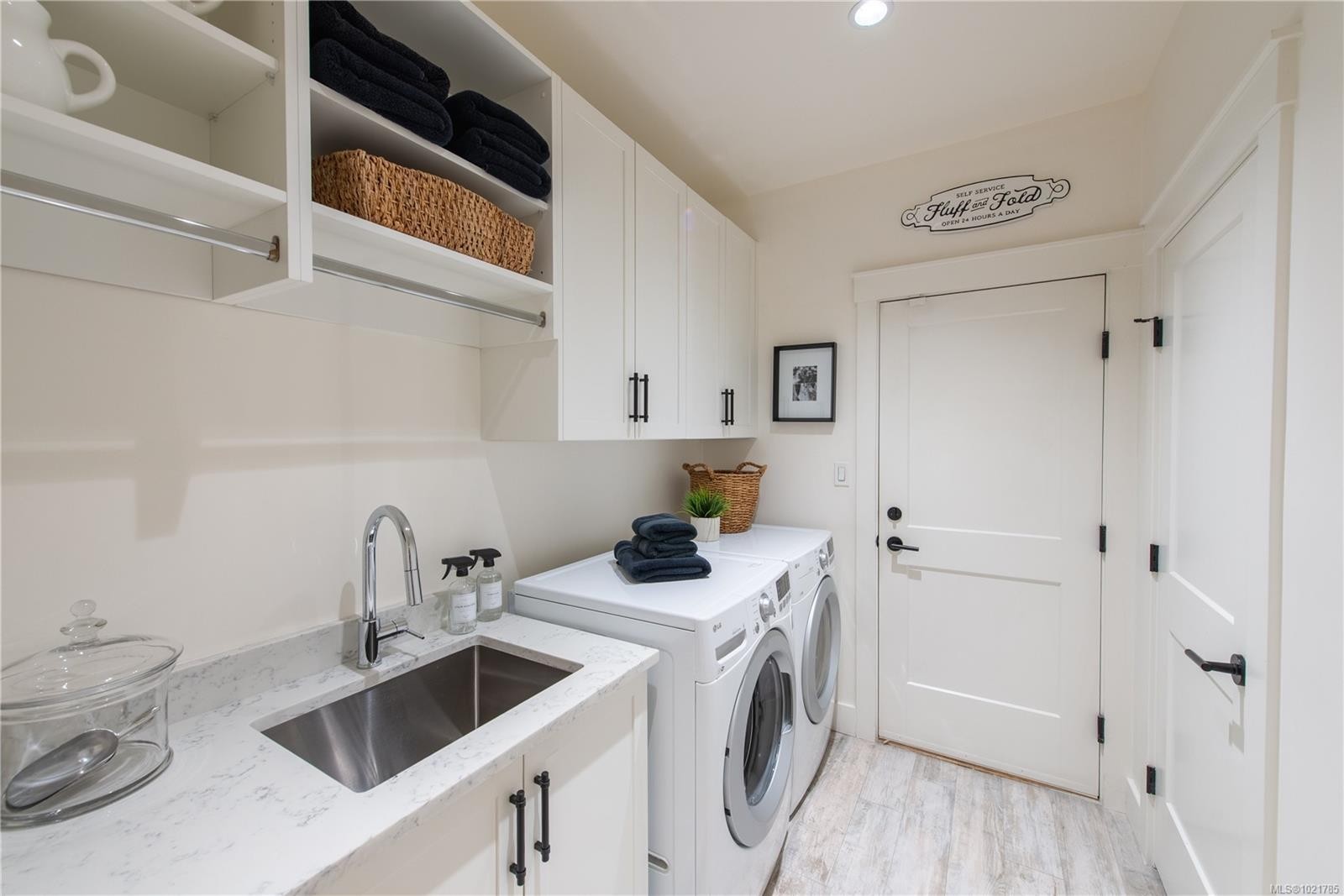 17 Jedstone Pl, View Royal, BC