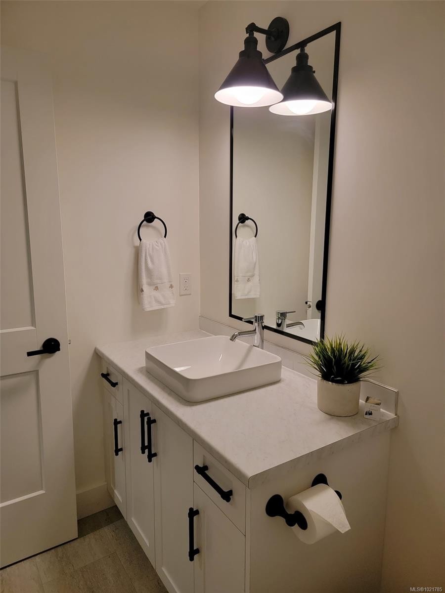 17 Jedstone Pl, View Royal, BC