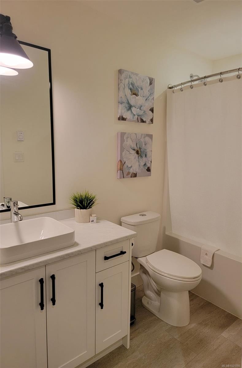 17 Jedstone Pl, View Royal, BC