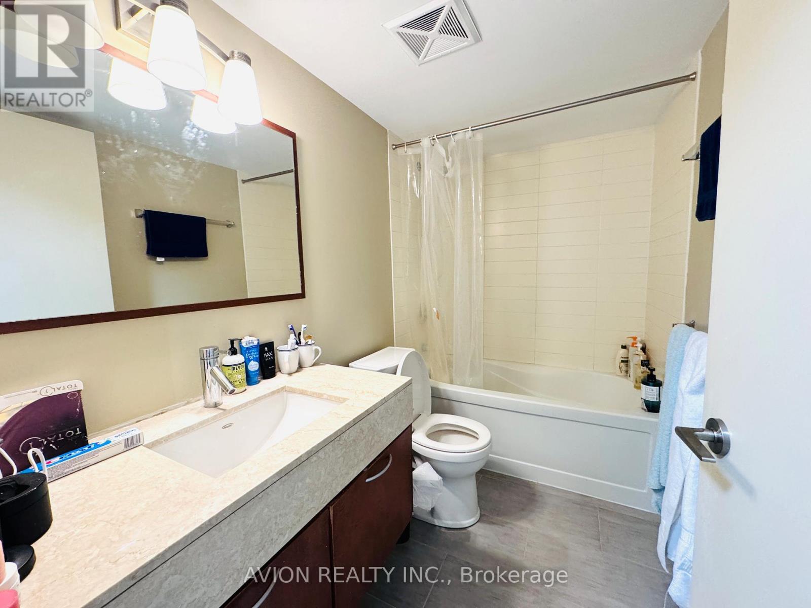 604 - 126 Simcoe Street, Toronto, ON - Indoor Photo Showing Bathroom