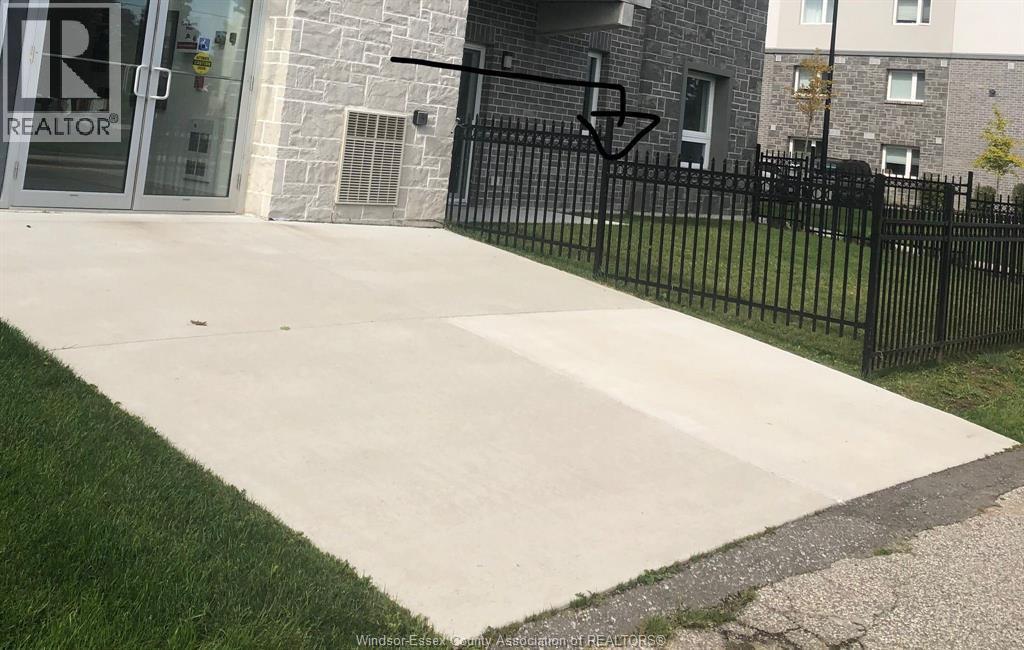 1611 Banwell Road Unit# 121, Windsor, ON - Outdoor