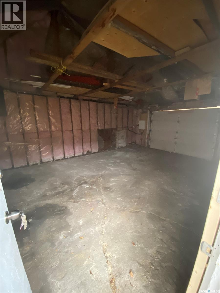 1945 Wallace Street, Regina, SK - Indoor Photo Showing Garage